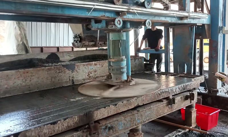 云南-遷移單模半自動漏糞板生產線